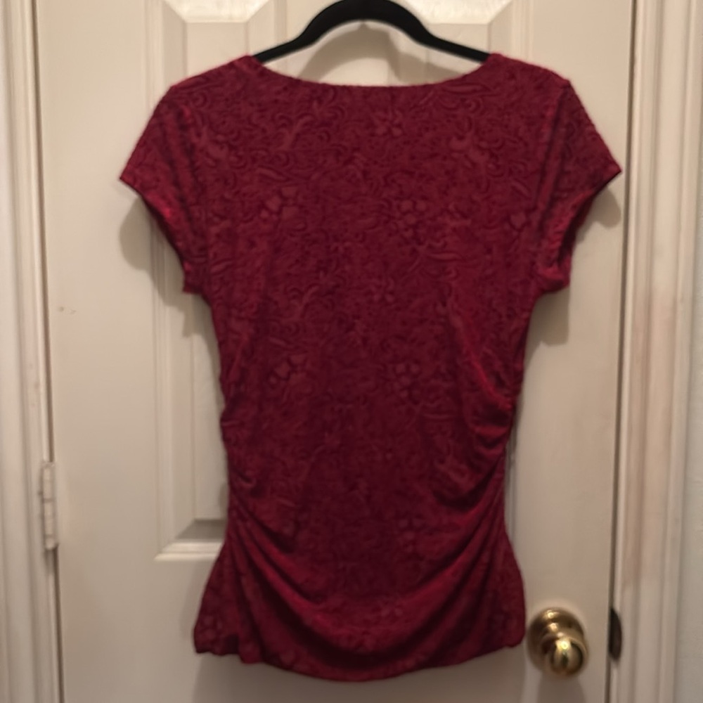 Women’s Apt. 9 Small Red Patterned Dressy Holiday Top in Excellent Condition - Picture 3 of 6